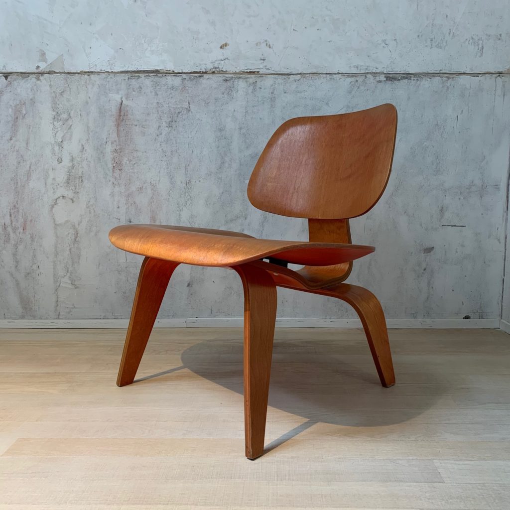 Lounge Chair Wood (LCW) Charles & Ray Eames