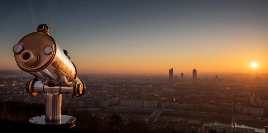 Vue panoramique de la ville de Lyon avec coucher de soleil